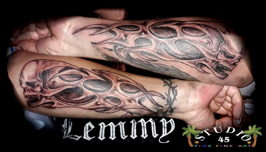 Skull Tribal Unterarm beidseitig Tattoo Recklinghausen STUDIO 45